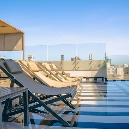 Faranda Collection Barranquilla, A Member Of Radisson Individuals Hotel Barranquilla  Eksteriør billede Rooftop pool at the hotel