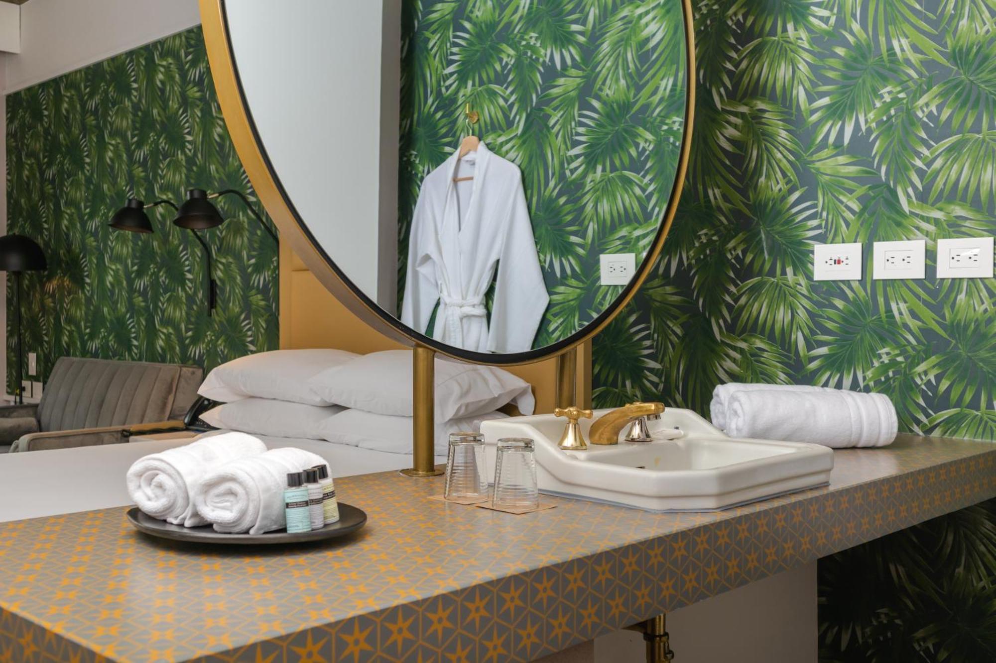 Faranda Collection Barranquilla, A Member Of Radisson Individuals Hotel Barranquilla  Eksteriør billede Bathroom