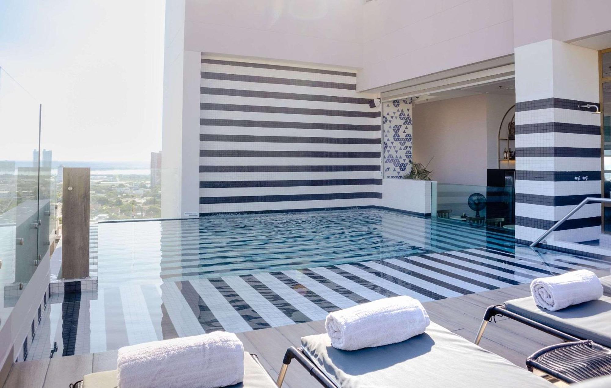 Faranda Collection Barranquilla, A Member Of Radisson Individuals Hotel Barranquilla  Eksteriør billede The pool at the 10115 Jeffrey Trail home