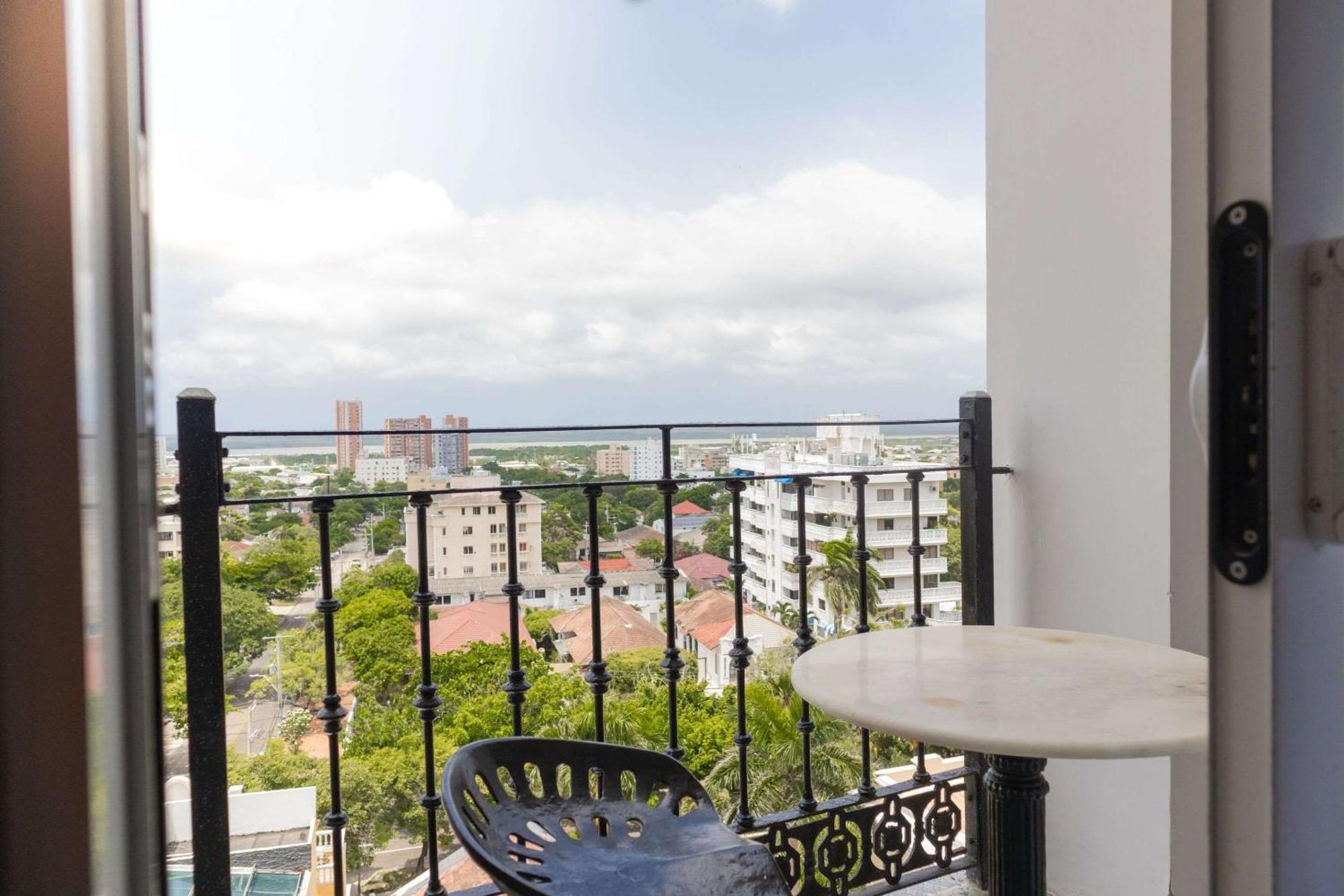 Faranda Collection Barranquilla, A Member Of Radisson Individuals Hotel Barranquilla  Eksteriør billede View from a balcony