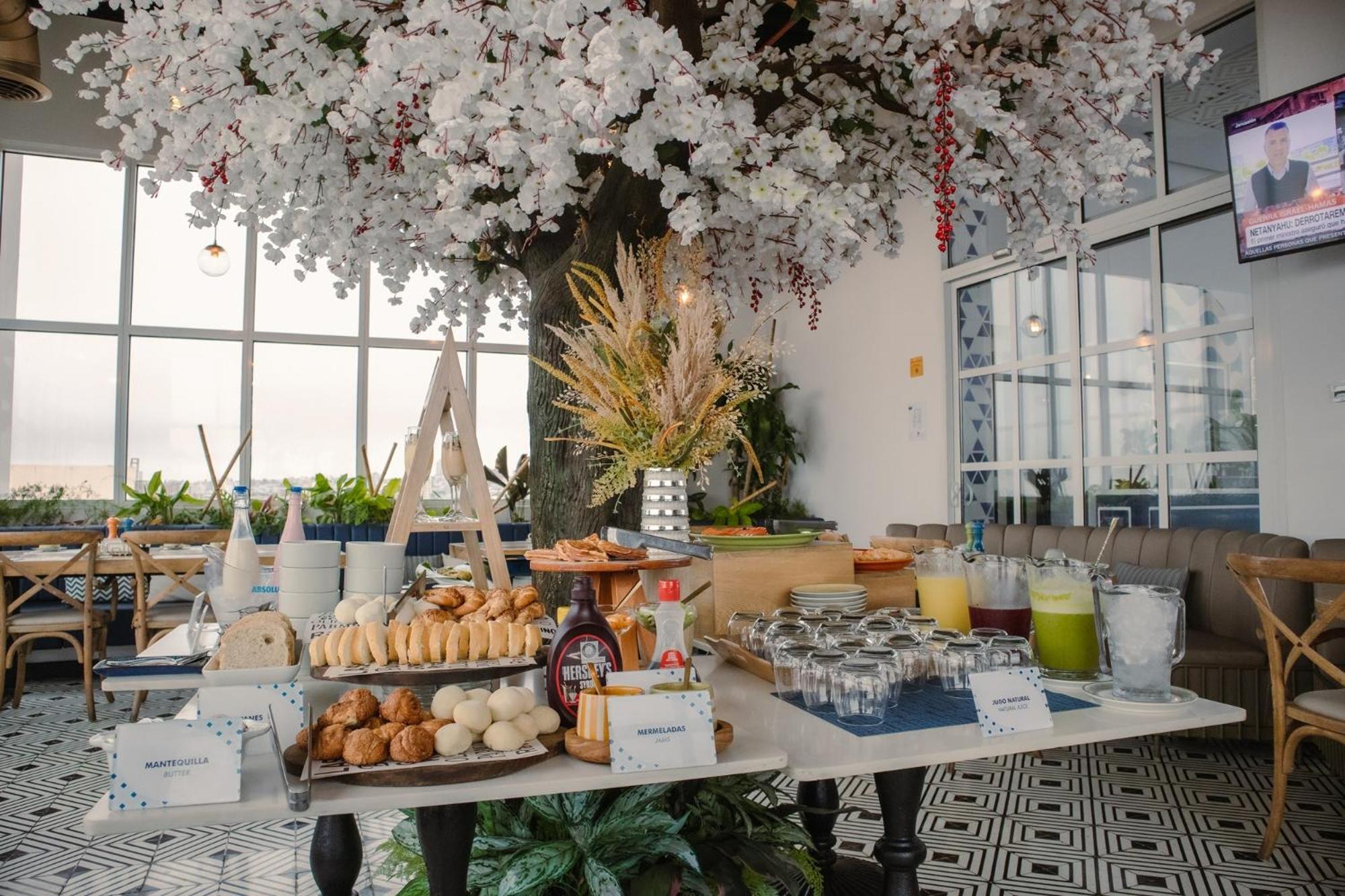 Faranda Collection Barranquilla, A Member Of Radisson Individuals Hotel Barranquilla  Eksteriør billede Sakura Buffet at the 360° Sky Lounge
